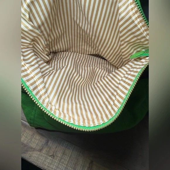 Kate Spade New York Cobble Hill Little Minka. Shamrock. Crossbody or handheld. - Picture 7 of 14